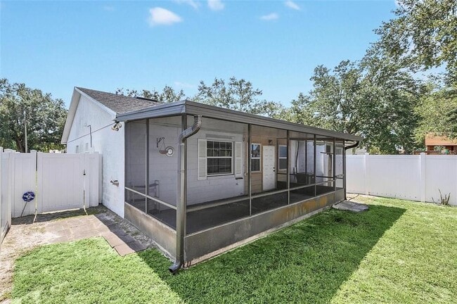 Building Photo - 1203 Hendren Dr