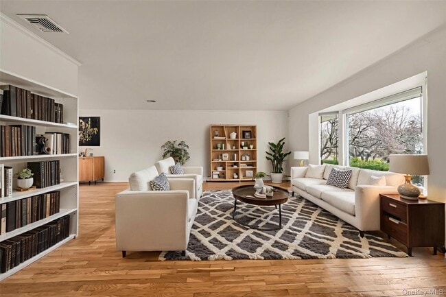 Building Photo - 16 Middle Ln