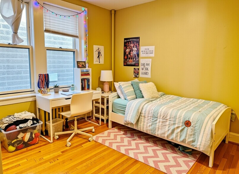 Building Photo - 328 St Paul St