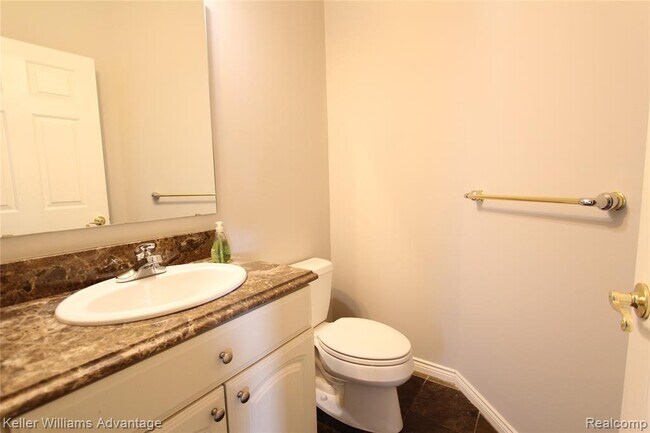 Building Photo - 18547 Clairmont Cir E