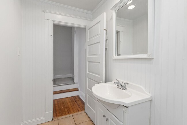 Building Photo - 2607 Robertson Ave