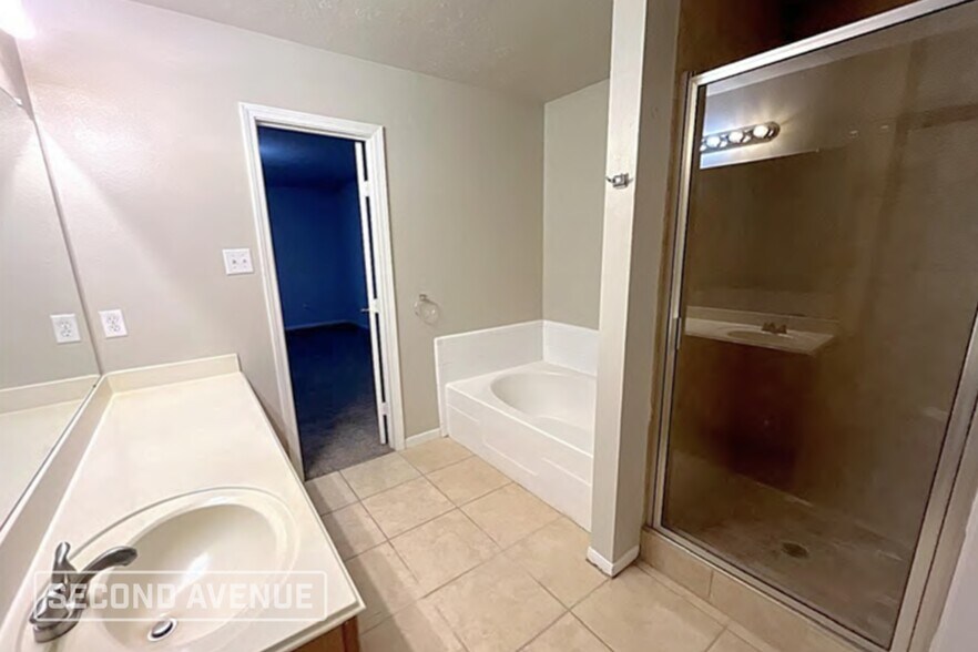 Building Photo - 4615 S Ridgewalk Dr
