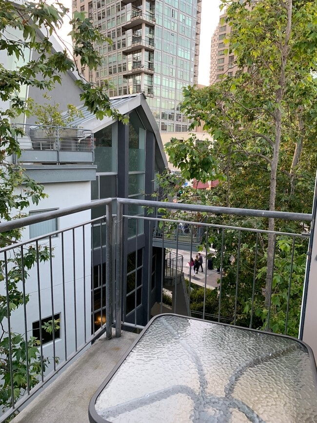 Building Photo - 101 Market St