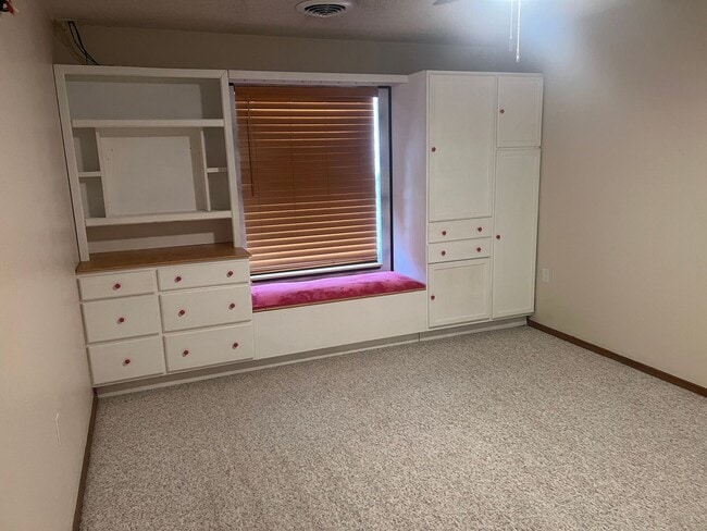 Building Photo - Beautiful Home in the Granada Hills area