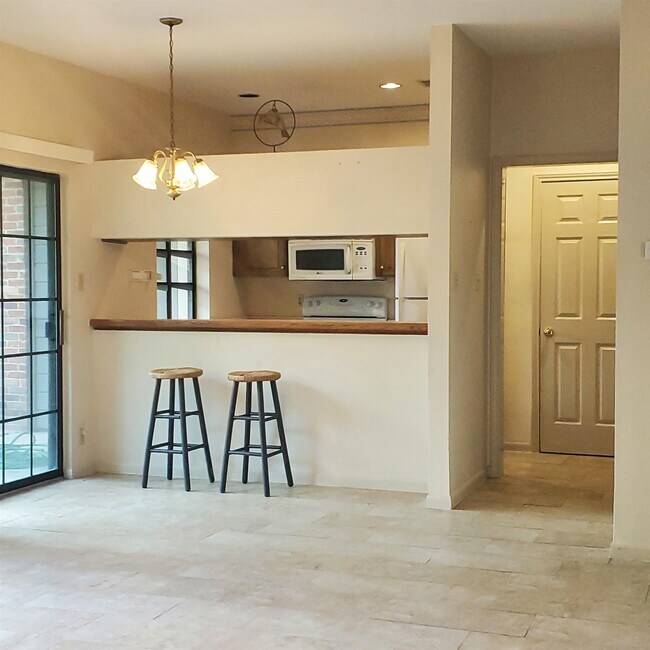 Building Photo - 20 Chapel Hill Cir