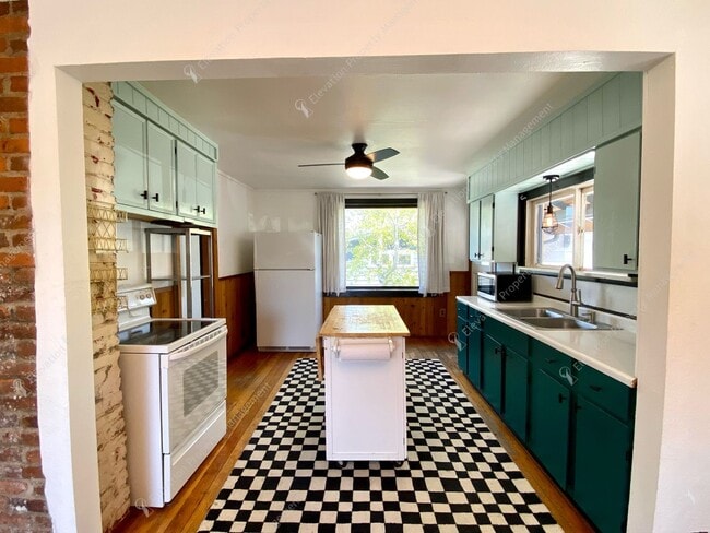 Building Photo - Unfurnished - Charming 3-Bedroom Home in D...