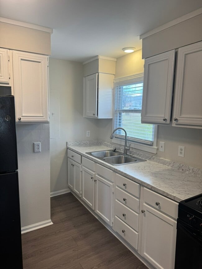 Building Photo - 2909 Clifton Ave