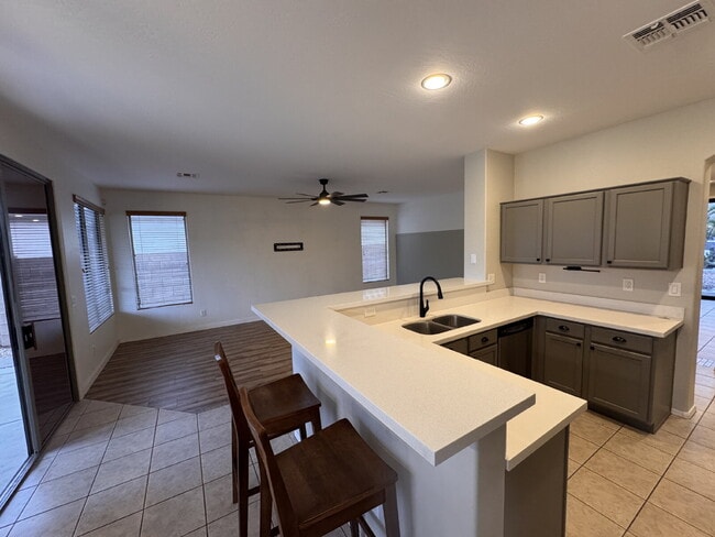 Building Photo - 30031 N Little Leaf Dr