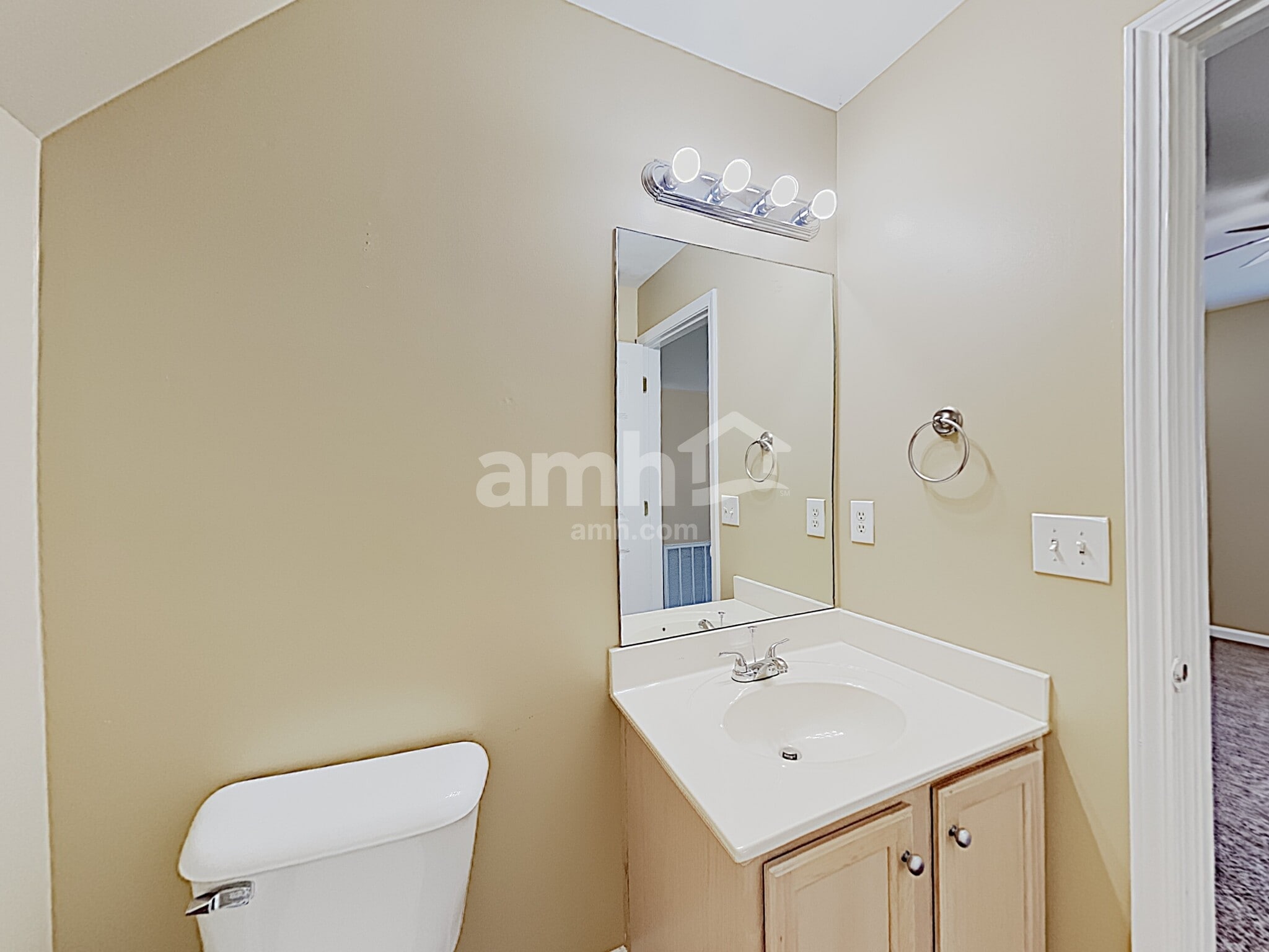 Building Photo - 2925 Burtonwood Dr