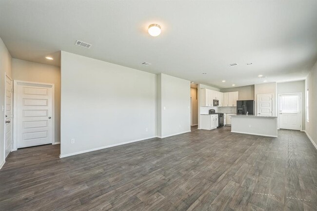 Building Photo - 107 Honeybee Ln