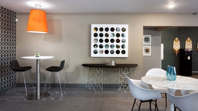 Building Photo - 1153 N Redwood Rd