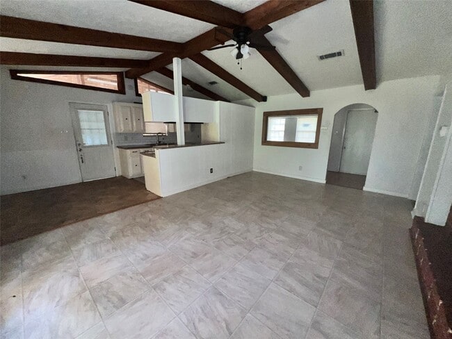 Building Photo - 9157 White Oak Dr