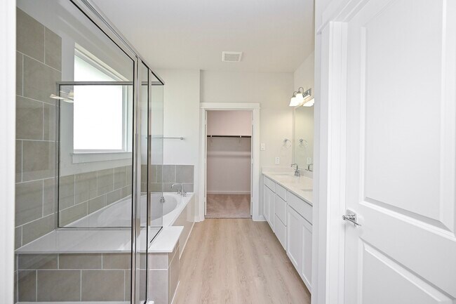 Building Photo - 33019 School Hl Rd