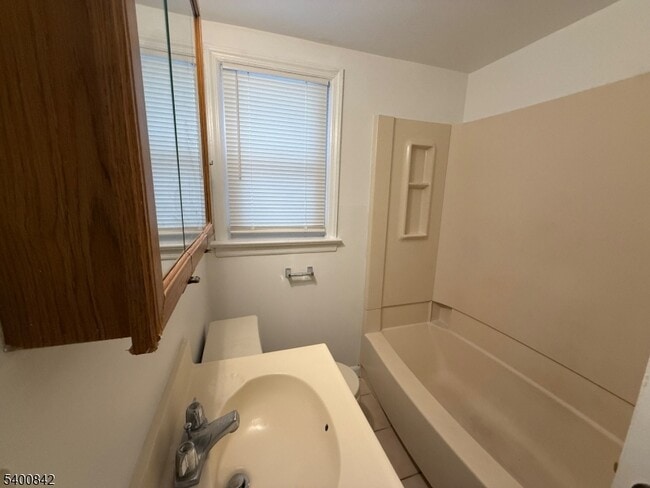 Building Photo - 10 Clover Pl