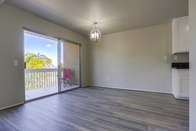 Building Photo - 2 Bedroom Oceanside Condo, with Private Ya...