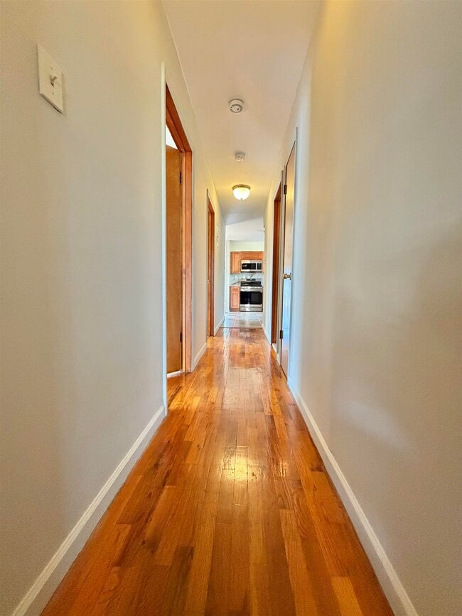 Building Photo - 406 5th St