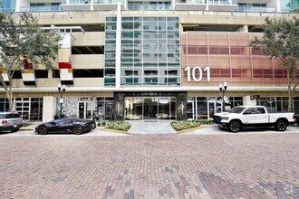 Building Photo - Modern 1/1 Condo in the Heart of Orlando –...