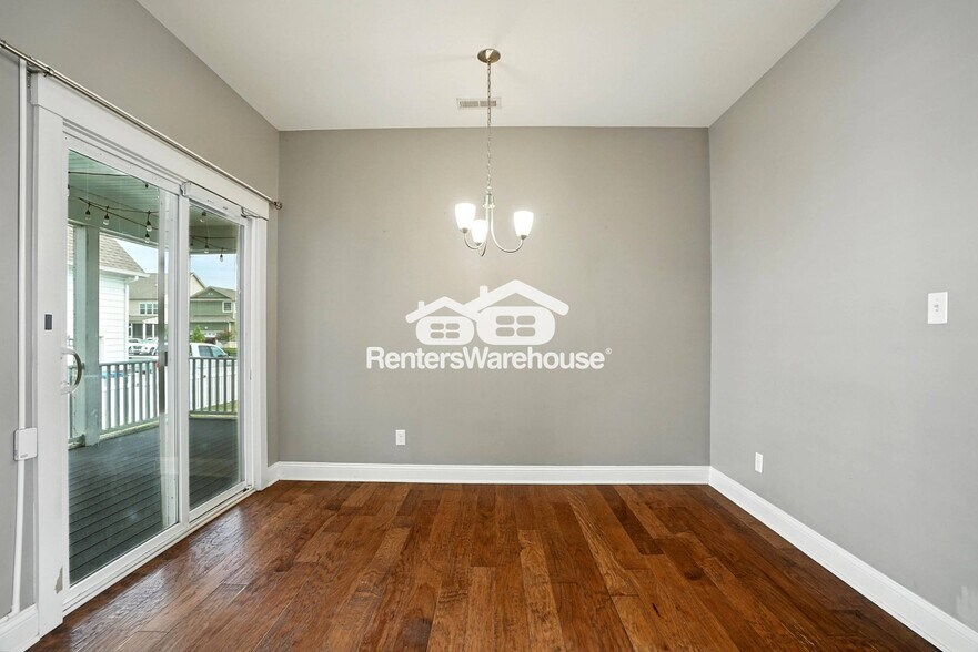 Building Photo - 3304 Patrick Henry Dr