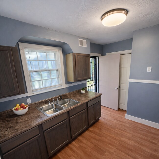 Building Photo - 293 W Waldorf Ave