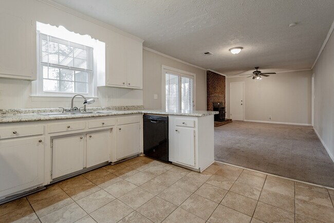 Building Photo - REDUCED!