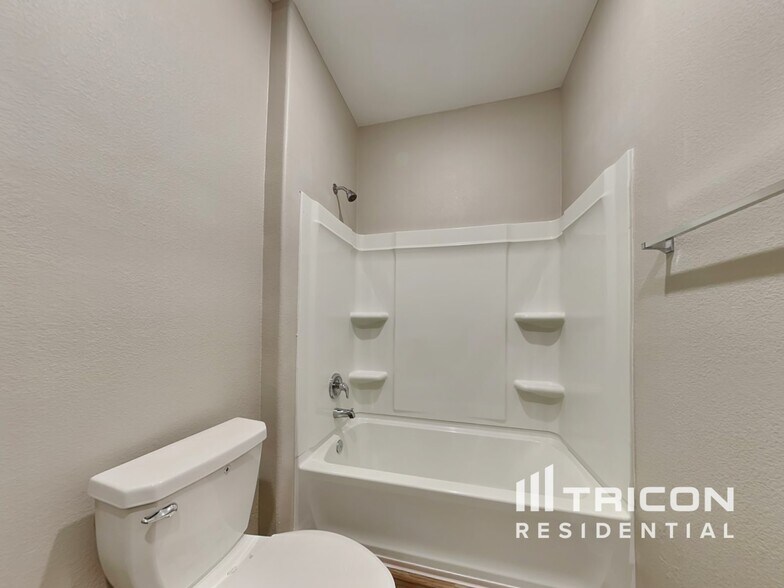 Building Photo - 217 Mica Trl