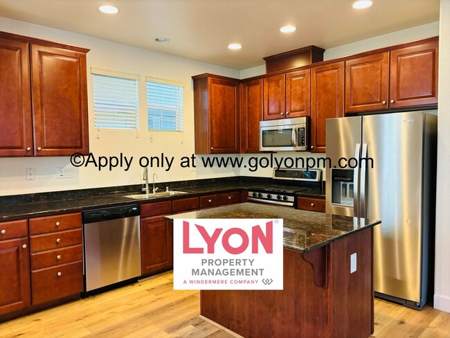 Primary Photo - Gorgeous 4 bedroom/3 bat in Desirable Fols...
