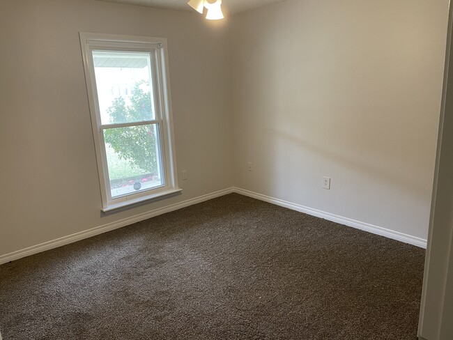Building Photo - 212 Lexington Dr