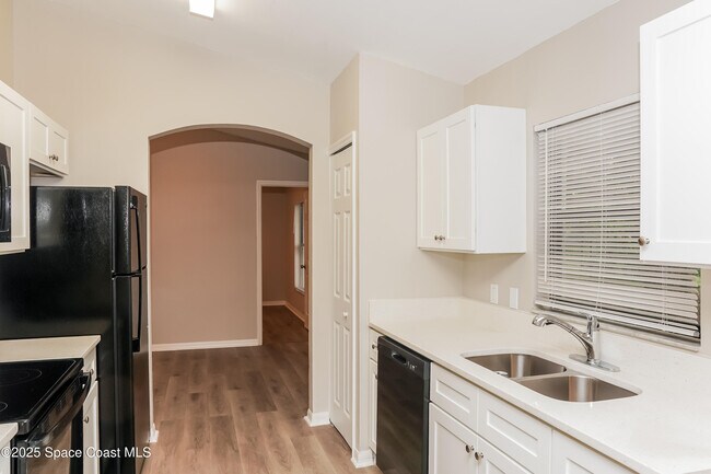 Building Photo - 430 Almansa St NE