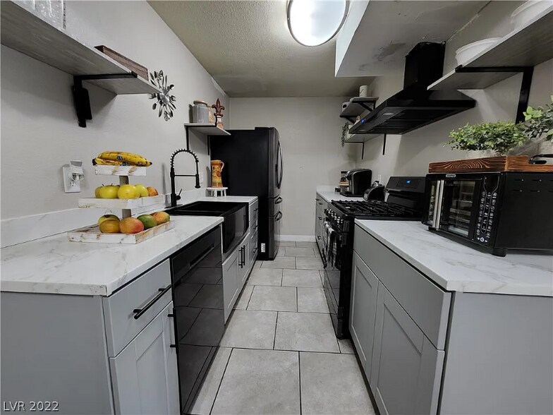 Building Photo - 3671 Villa Knolls E Dr