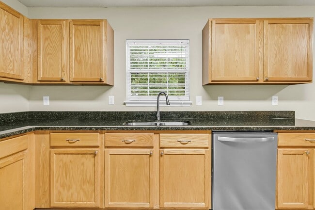 Building Photo - Recently Updated 4 bedroom 2.5 bathroom two story home available in Ladson!