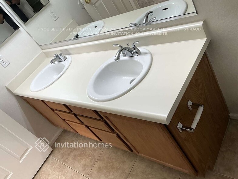 Building Photo - 685 S Porter St