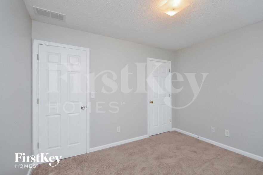 Building Photo - 70 Fieldview Ln