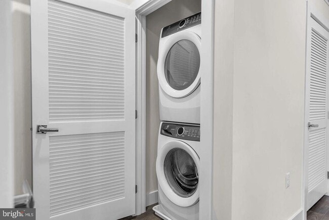 Building Photo - 1761 Old Meadow Rd