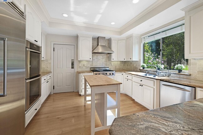 Building Photo - 3515 Deer Crest Dr