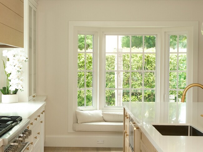 Building Photo - 1017 Tamarind Rd