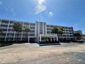Building Photo - 1075 Riverside Dr