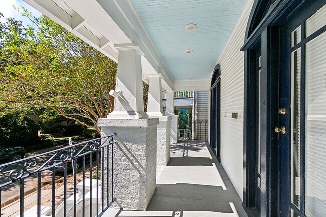 Building Photo - Charming Duplex in the Heart of Uptown New Orleans