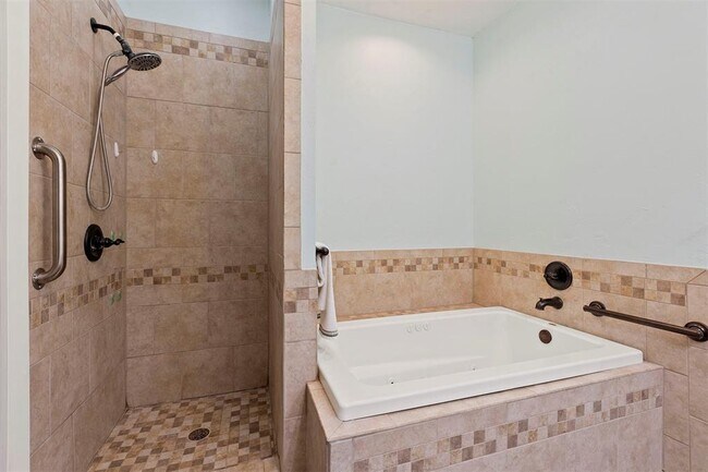 Building Photo - 421 Sweetbough St