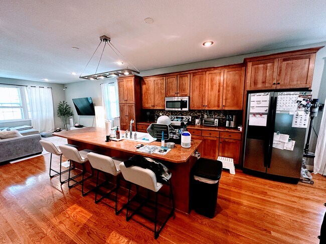 Living room & Kitchen - 9239 Walnut St