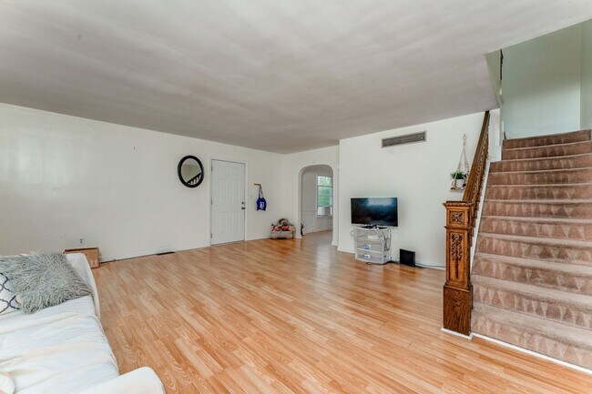 Building Photo - 759 Snider St