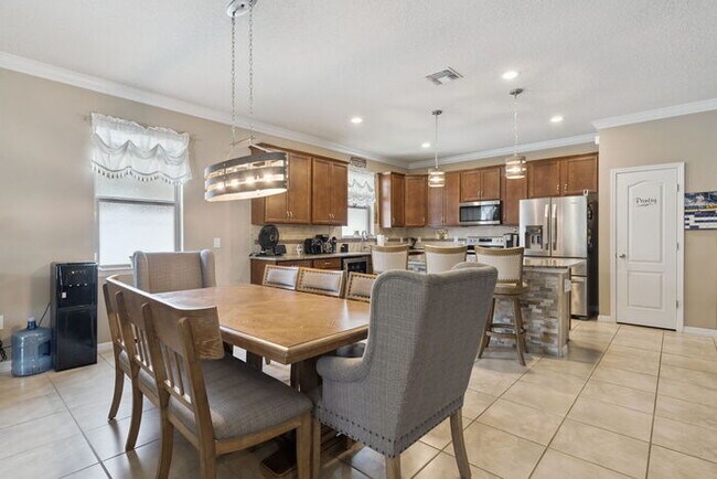Building Photo - 5457 Animosh Ct