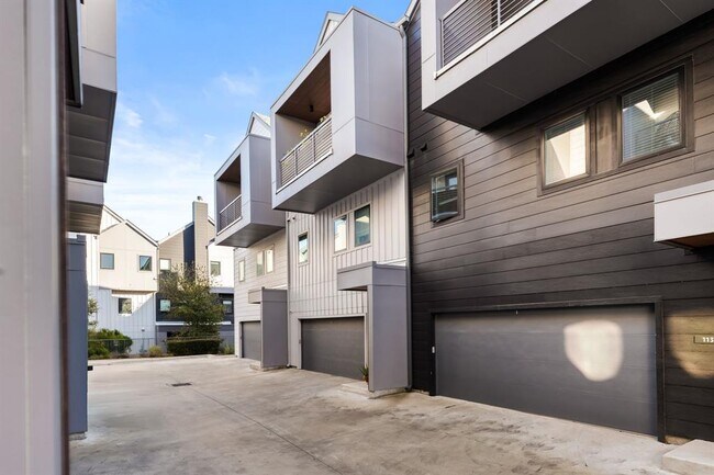 Building Photo - 5924 S Congress Ave