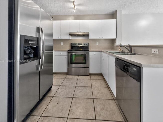 Building Photo - 5405 SW 125th Terrace
