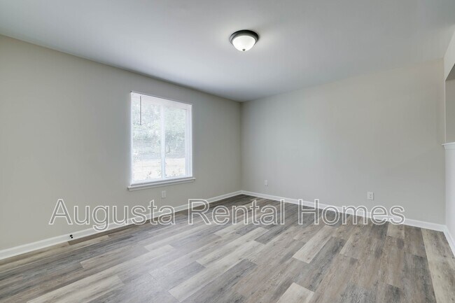 Building Photo - 37 Conifer Ct