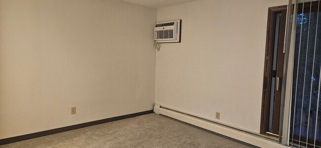 Building Photo - Meticulously Kept 3 bedroom, 2 bath condo ...