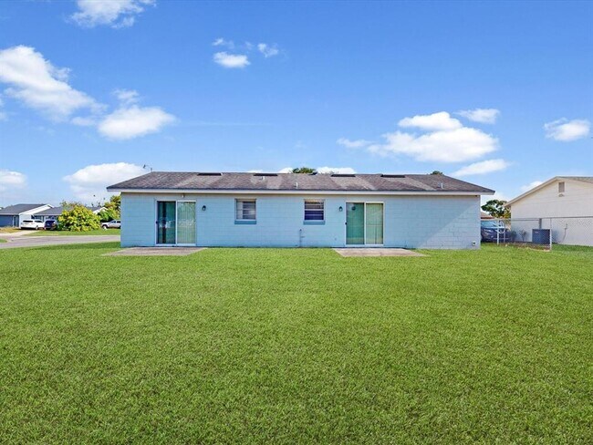 Building Photo - 98 Pinata Ct