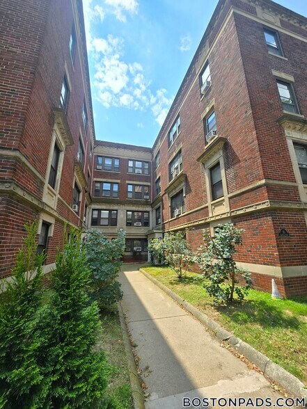 Building Photo - 16 Lakeville Rd