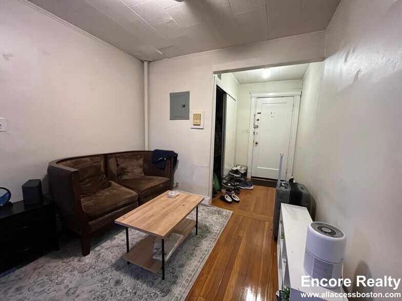 Building Photo - 126 Warren St