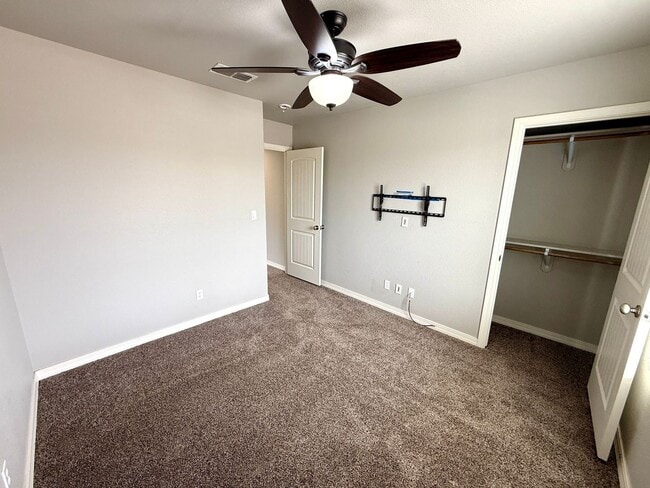 Building Photo - Stylish 3BR Home in Cerbat Vistas | Split Floor Plan, Covered Patio & 2-Car Garage!