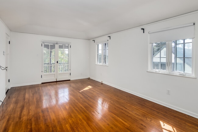 Building Photo - 2041 Fair Oaks Ave